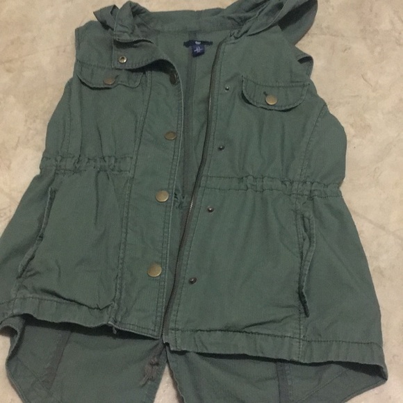 Gap vest - Picture 1 of 3